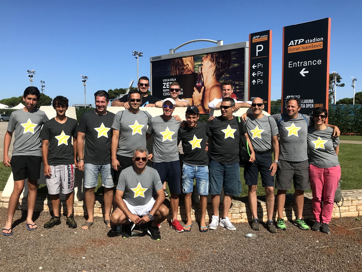 Il gruppo davanti allo stadio ATP di Umago