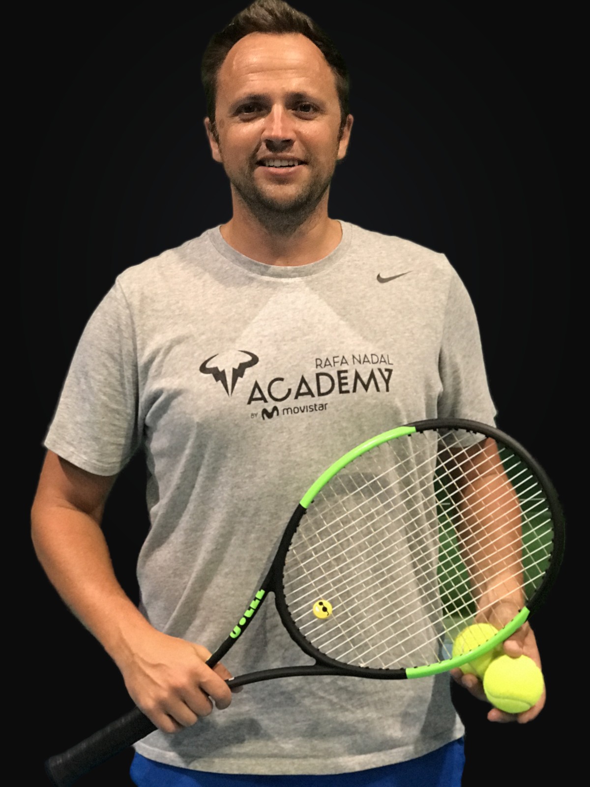 Riccardo Riosa con racchetta e palline